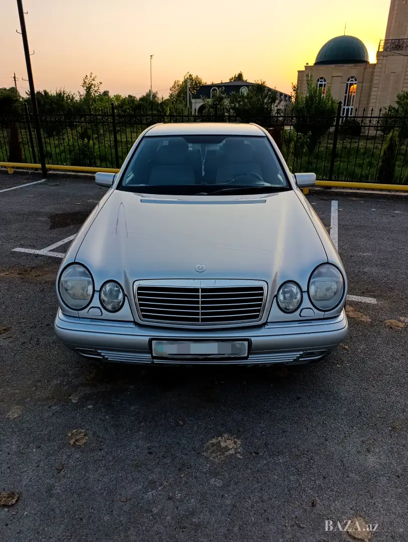 Mercedes E 200