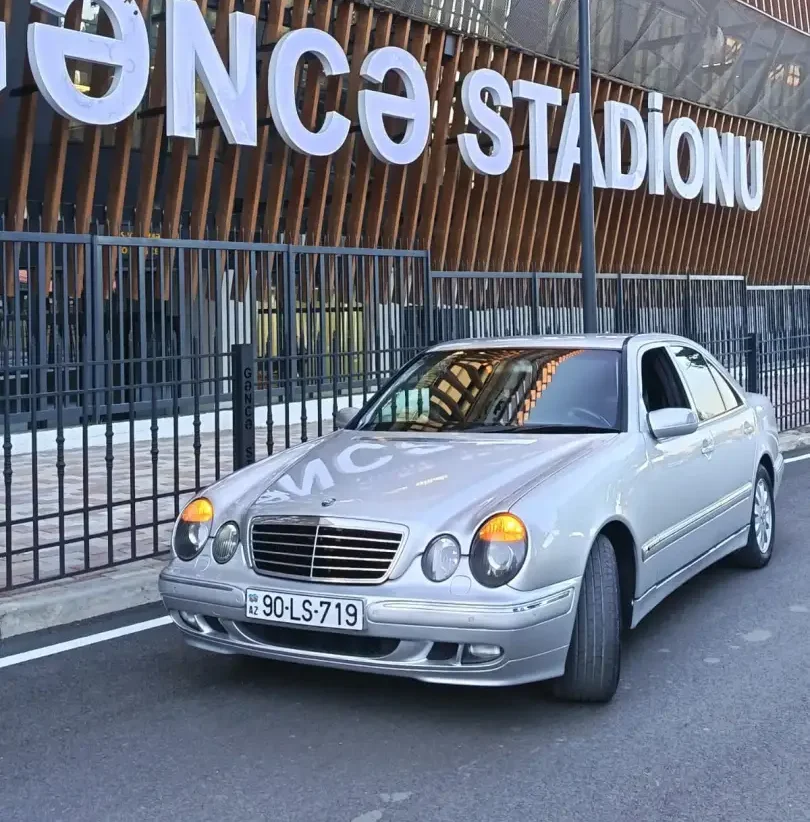 Mercedes E 240